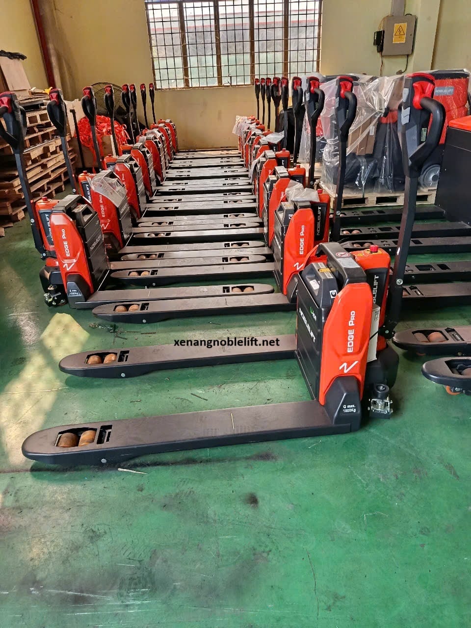 xe-nâng-tay-điện-thấp-Noblelift- chính-hãng.jpg (395 KB)